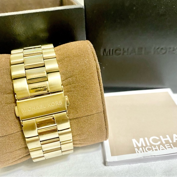 MICHAEL KORS “OVERSIZED RUNWAY” MK8077 GOLD WATCH - Picture 8 of 12